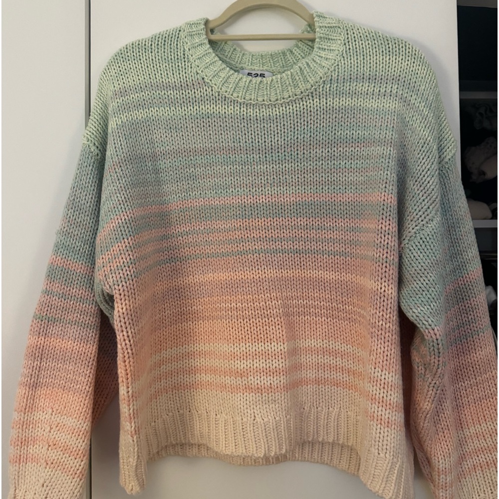 Like new, 525 Ombré sweater